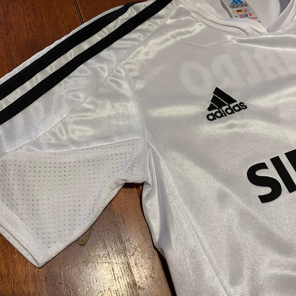 Kids Retro Real Madrid 04/05 Jersey - Picture 2 of 13
